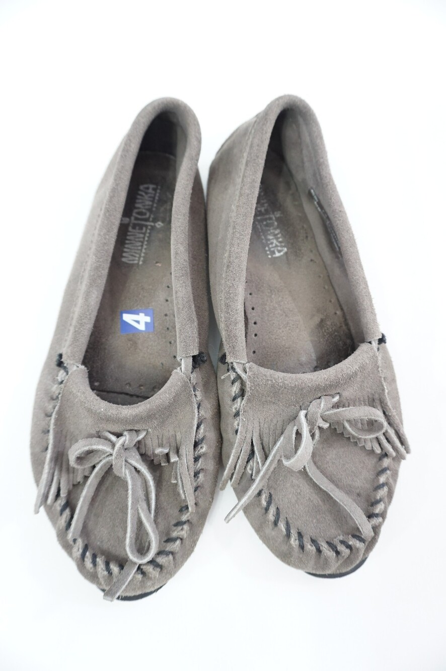Minnetonka 401W Used Women 7.5 Kilty Moc Gray Suede Moccasins Shoes